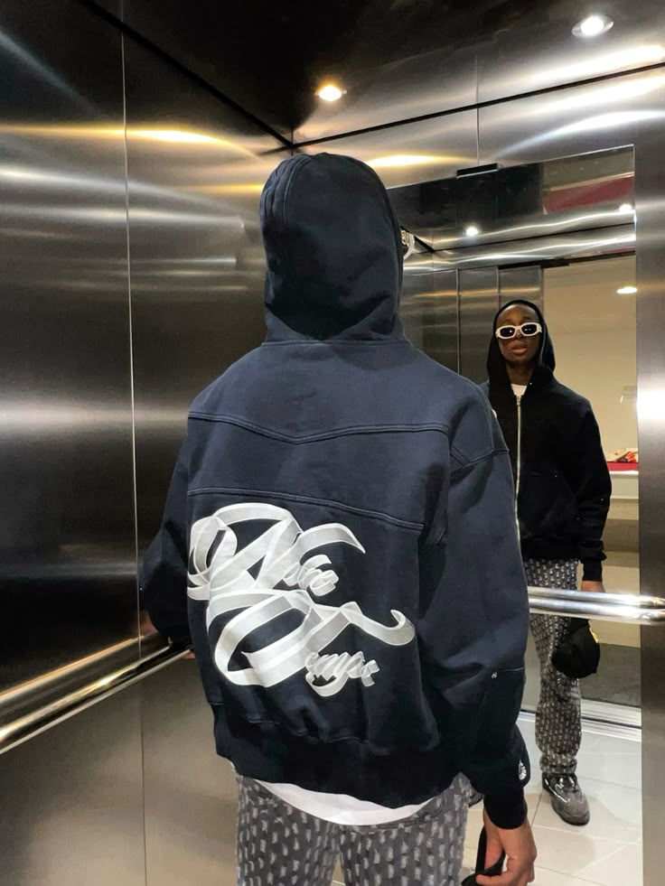 Minimal colors. Maximum impact. Simplicity never looked this strong.